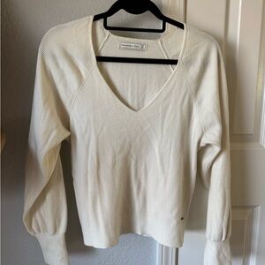 Abercrombie & Fitch Women's White V-Neck Sweater